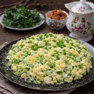 Салат из огурца с яйцом