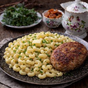 Макароны + котлет. дом или куриная
