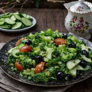 Салат с брокколи и оливками